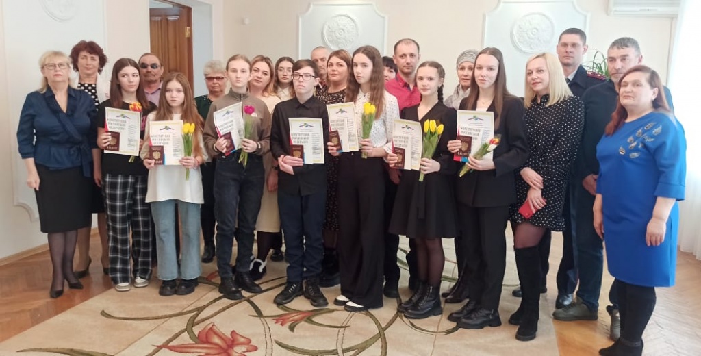 вручение паспортов 7 марта 2023.jpg вручение паспортов 7 марта 2023.jpg